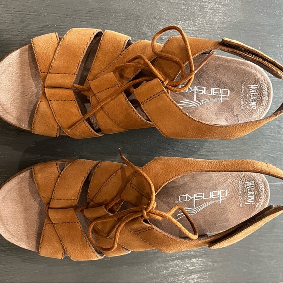 Dansko Tan Sandals- size 39 - Picture 4 of 4